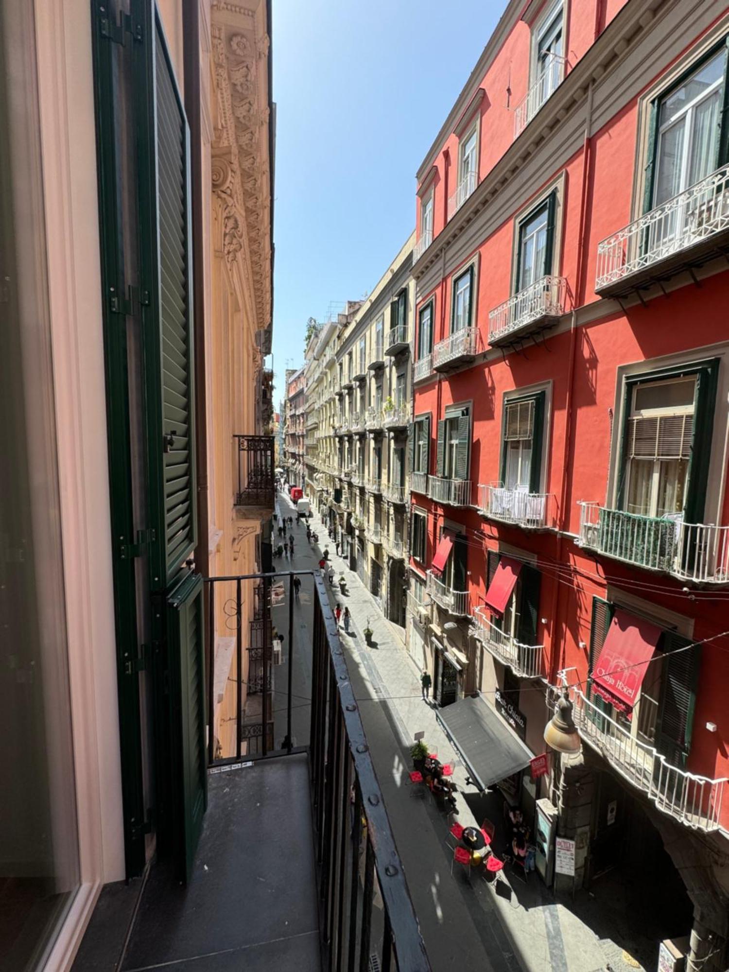 Alma De Chiaja - Design Suites & Apartments Napoli Bagian luar foto