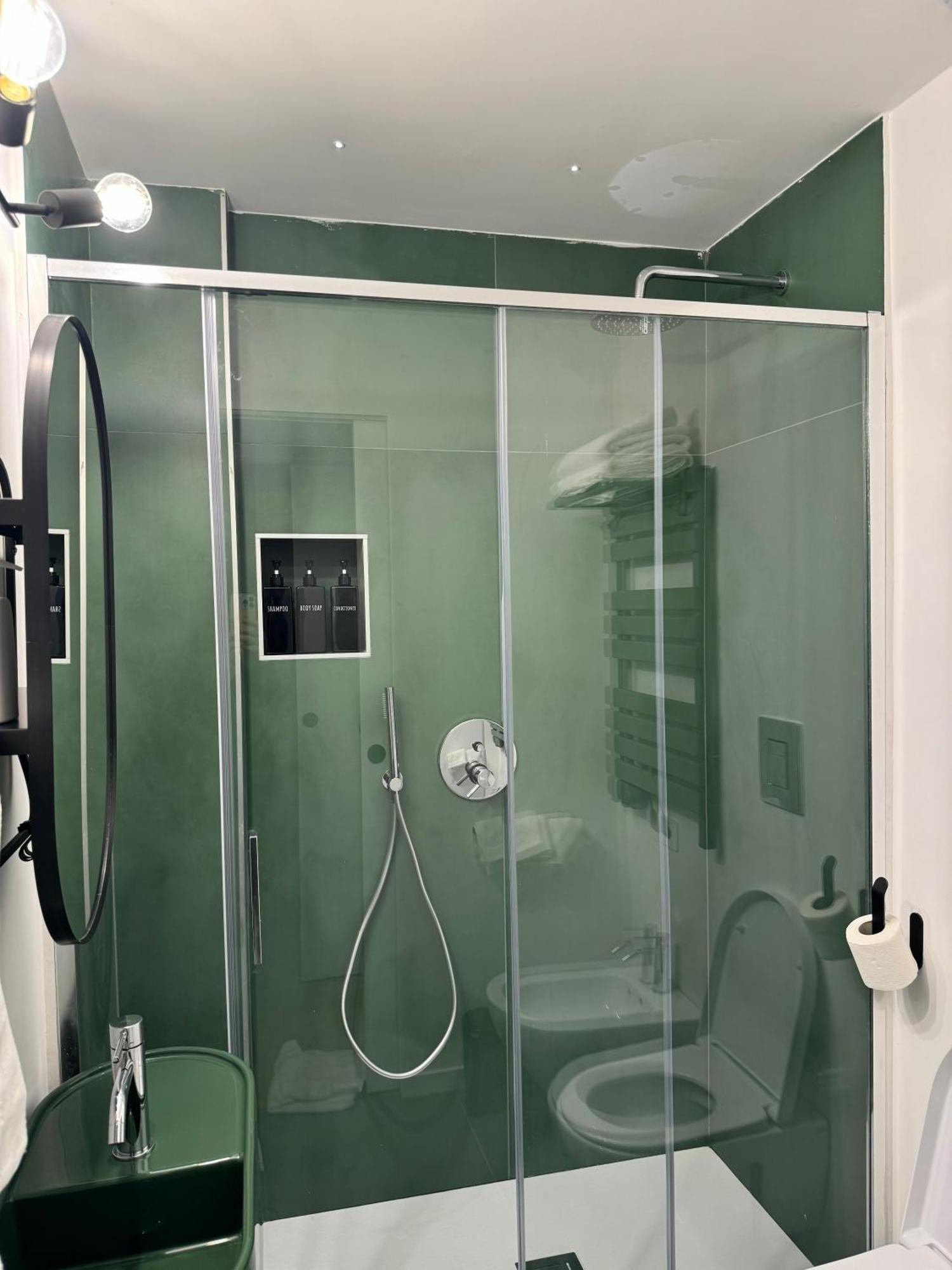 Alma De Chiaja - Design Suites & Apartments Napoli Bagian luar foto