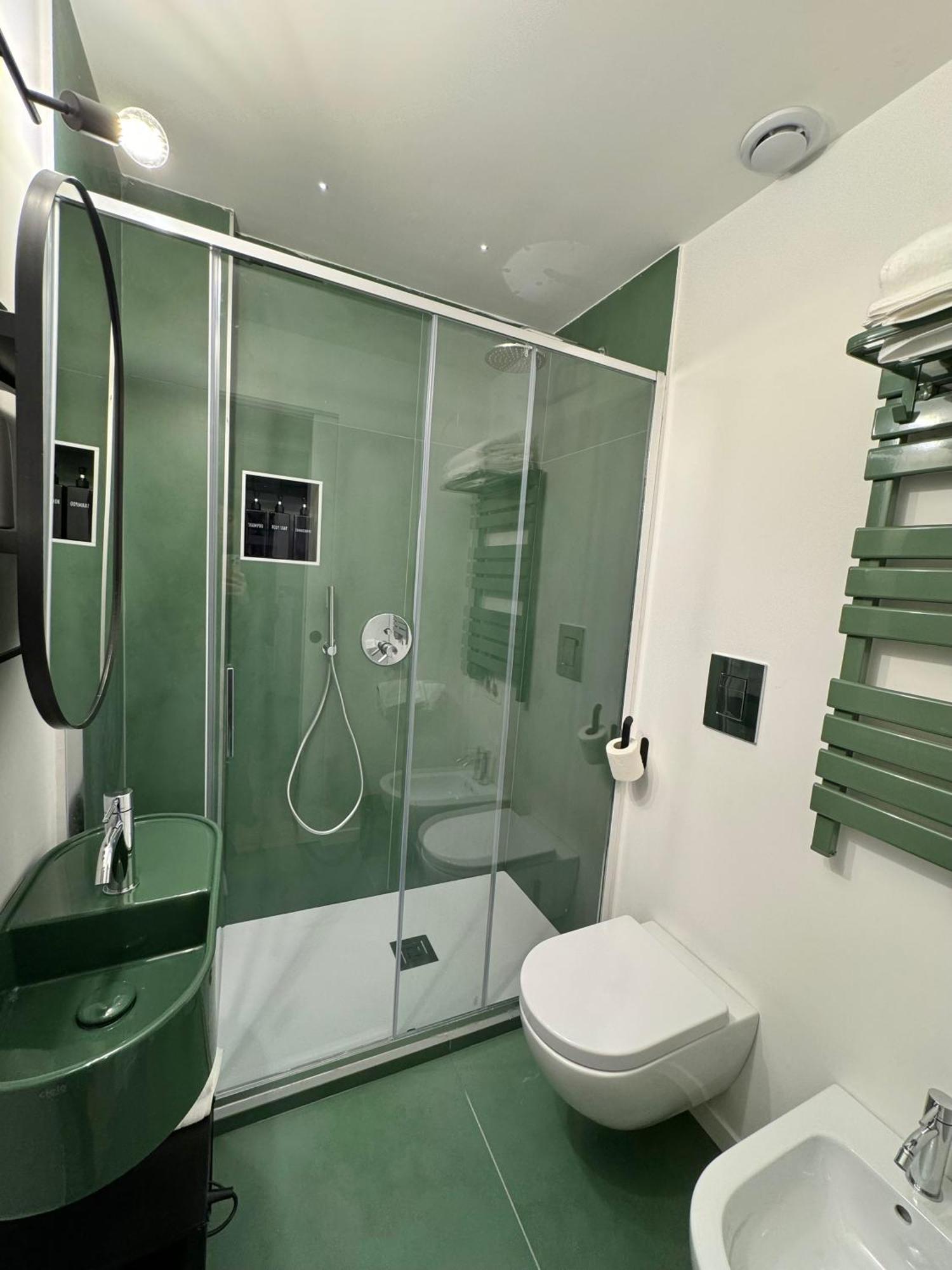 Alma De Chiaja - Design Suites & Apartments Napoli Bagian luar foto