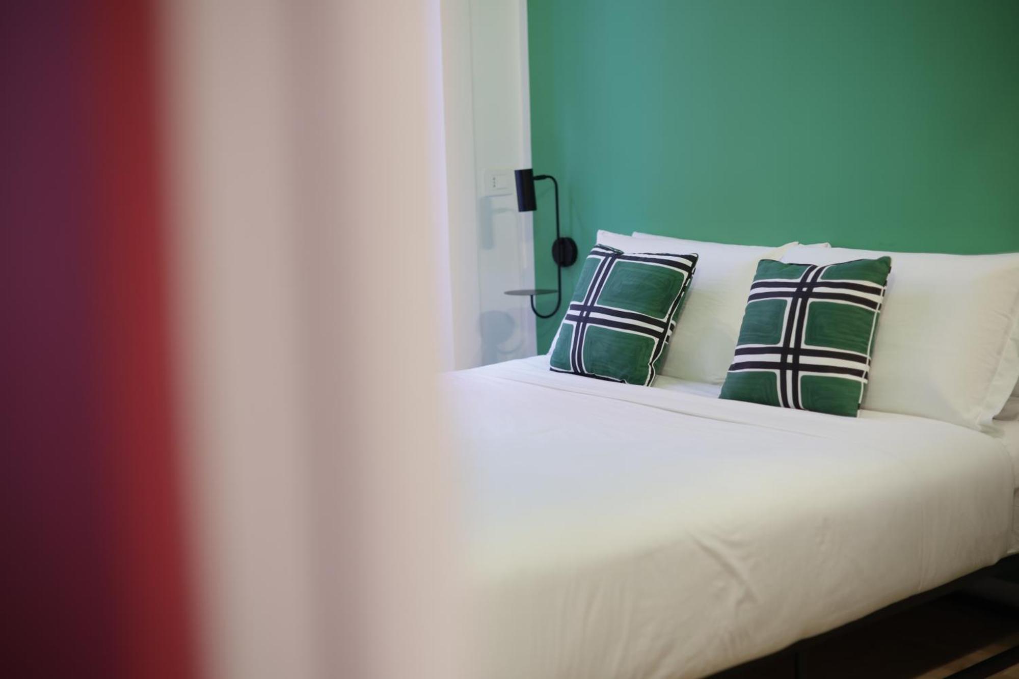 Alma De Chiaja - Design Suites & Apartments Napoli Bagian luar foto